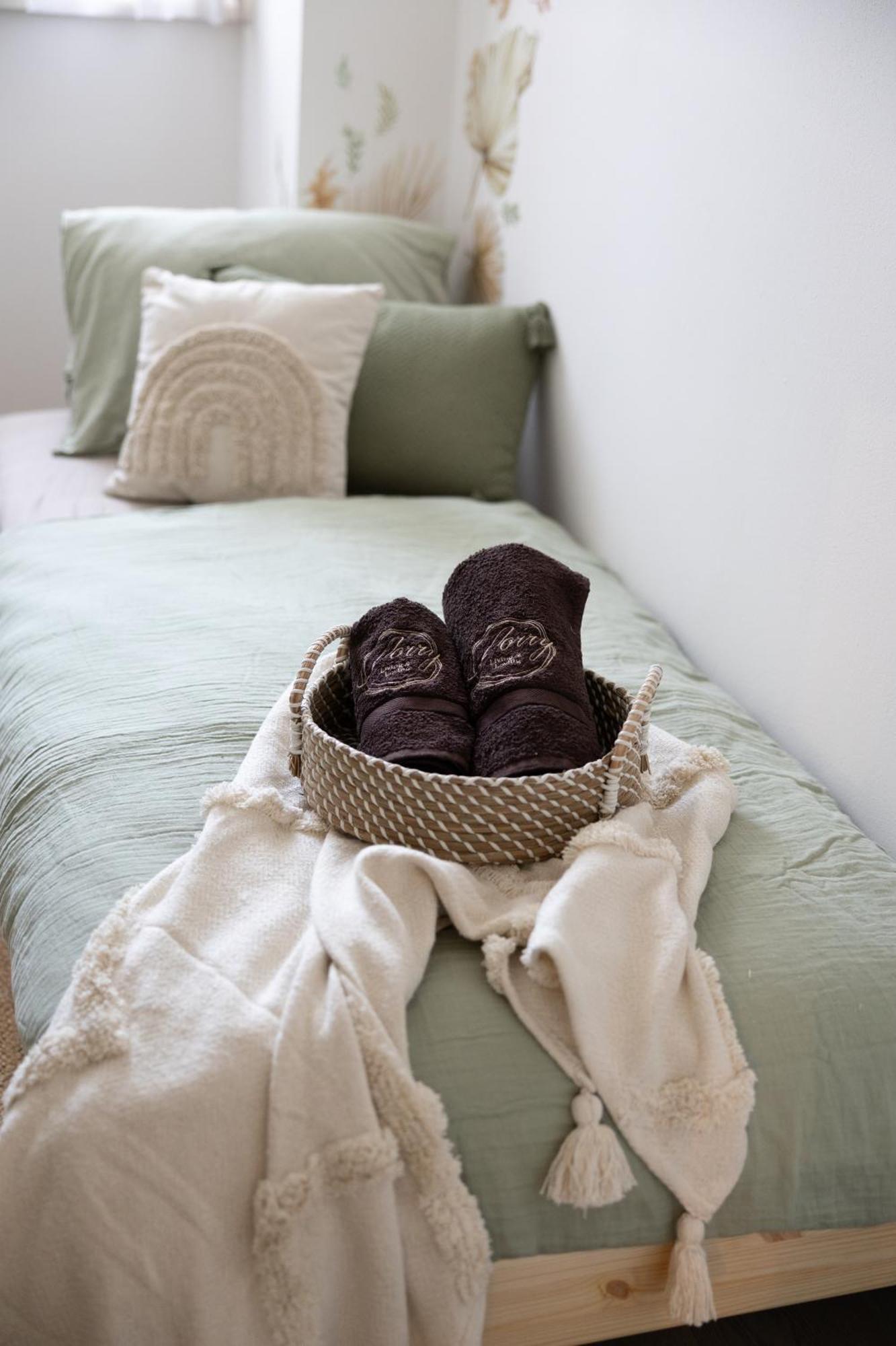 Lorry Living Luxury, Bohemian Apartment Cavaion Veronese Exterior foto